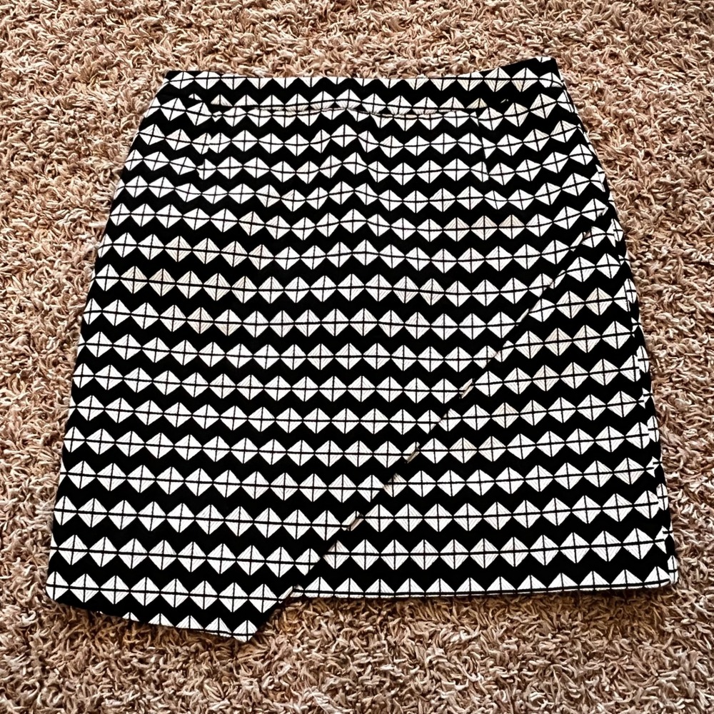 H&M Black White Geometric Print Asymmetrical Mini Skirt Women Size 6